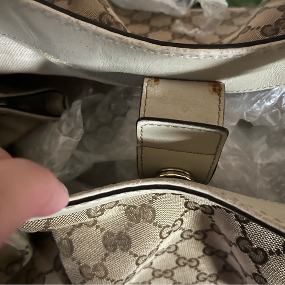Gucci Cream Monogram Shoulder Bag - Picture 6 of 9